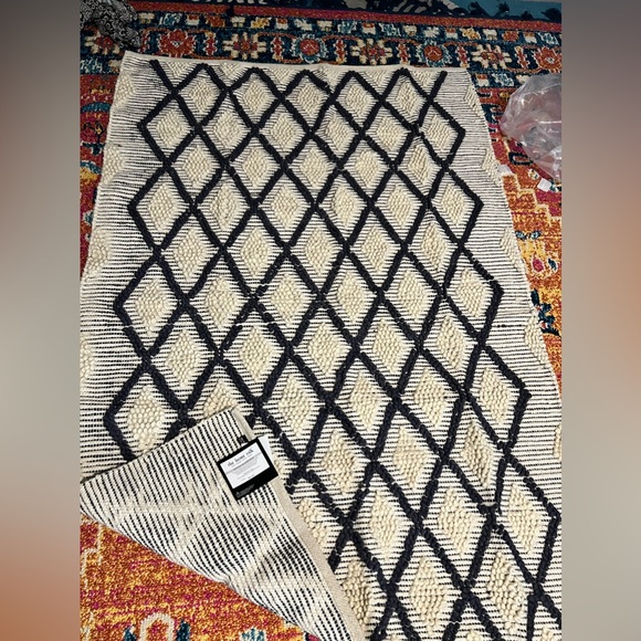 New with tag area rug - Picture 1 of 8